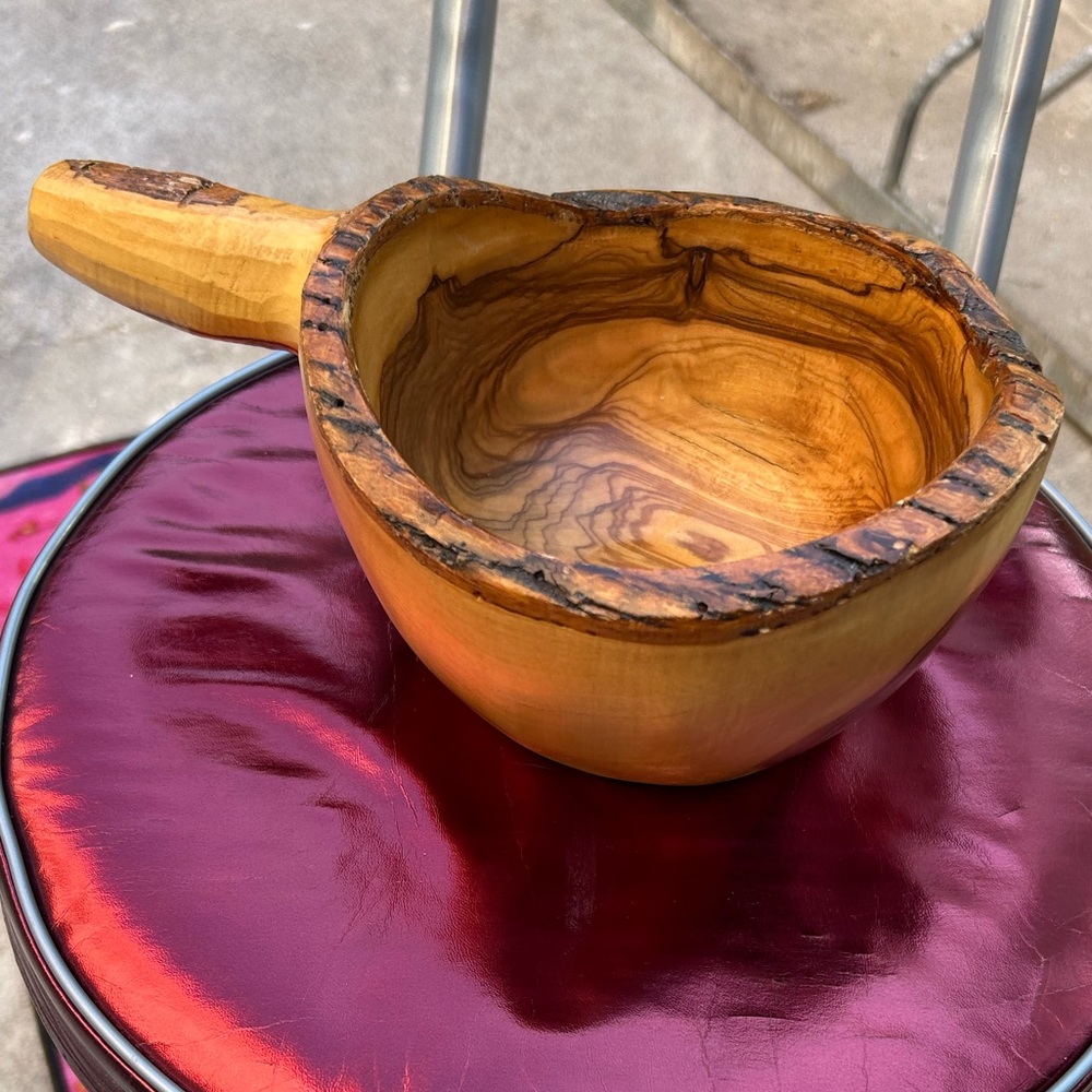 Hand carved wood bowl with handle handmade - Picture 1 of 12